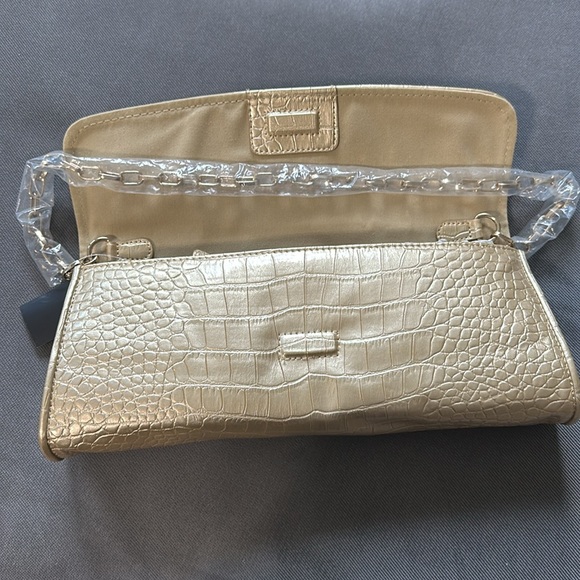NWT Loft Gold Croc Embossed Clutch with Gold Chain Strap Brand New Never Used - Picture 3 of 4